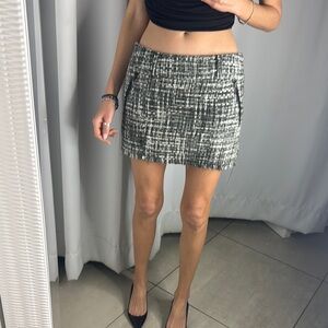GUESS mini black and wide tweed skirt with belt